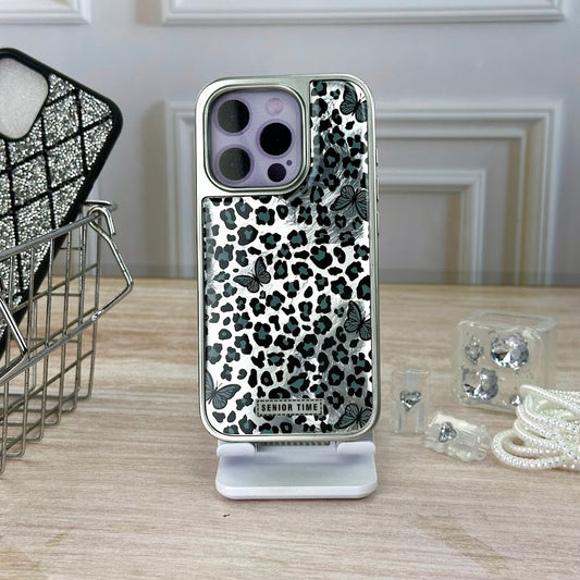 Animal print mariposa IPH 15 PRO