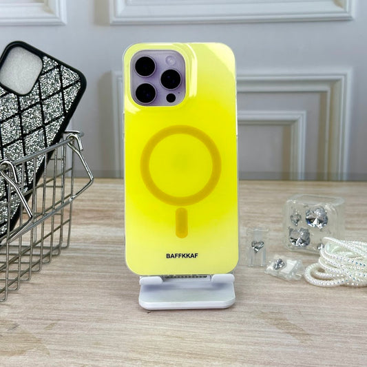 Degrade amarillo IPH 15 PRO MAX
