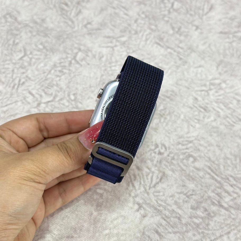 Manillas tejidas con broche azul