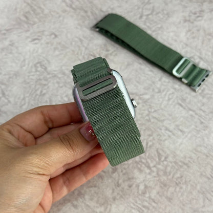 Manillas tejidas verde con broche