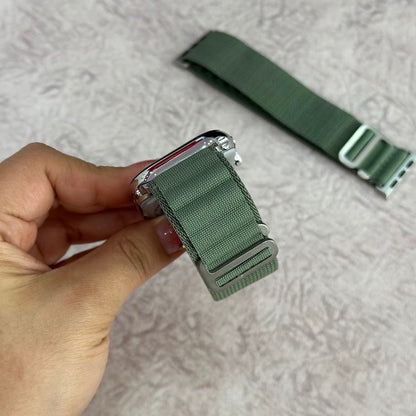 Manillas tejidas verde con broche