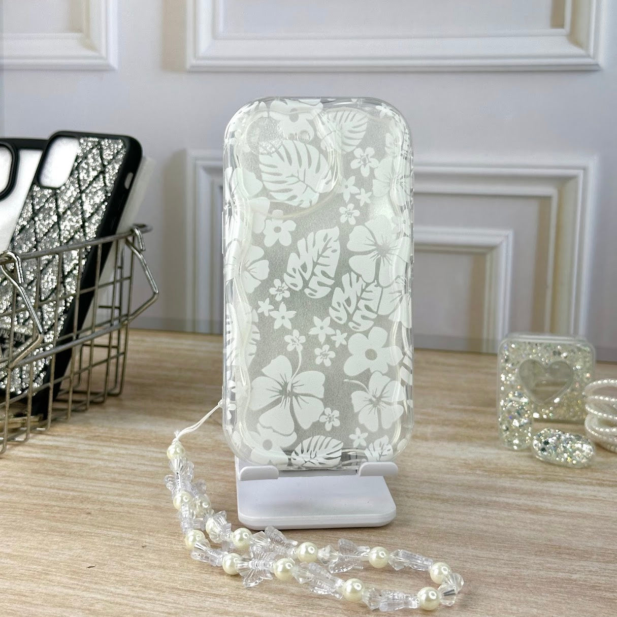 Flores blancas y strap IPH 16E
