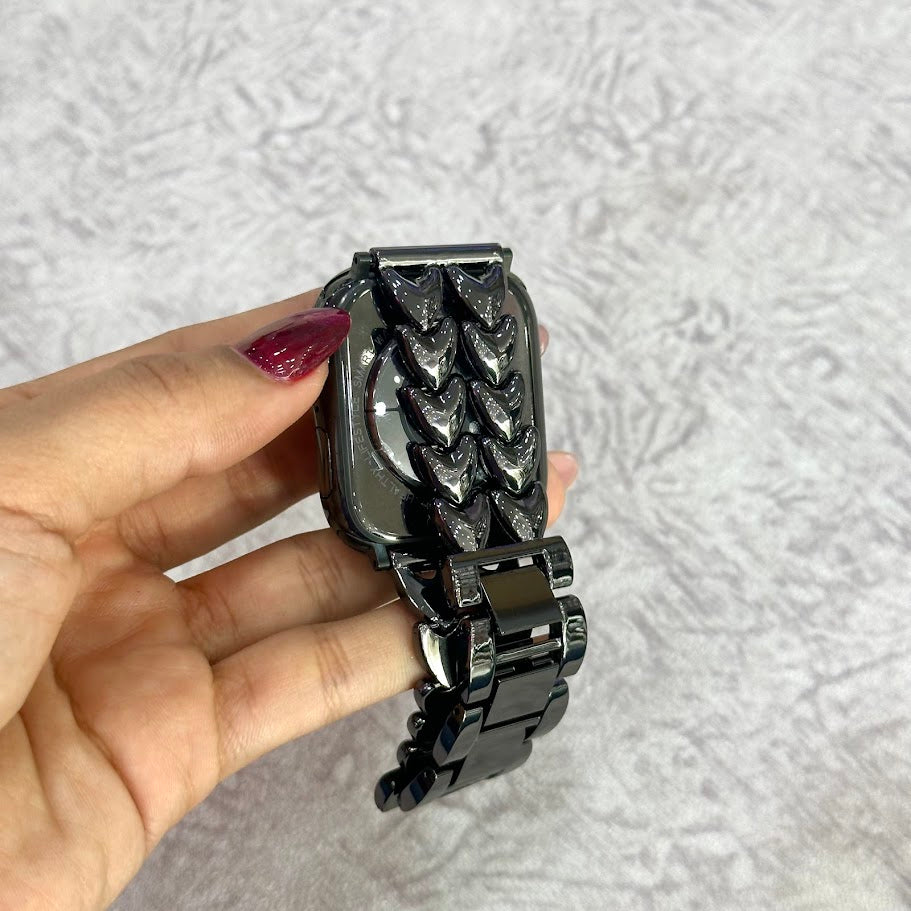 Manilla metalica negra de corazones