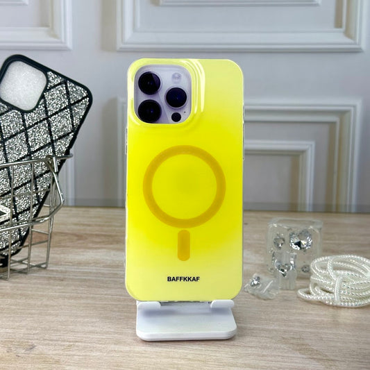 Degrade amarillo IPH 16 PRO MAX