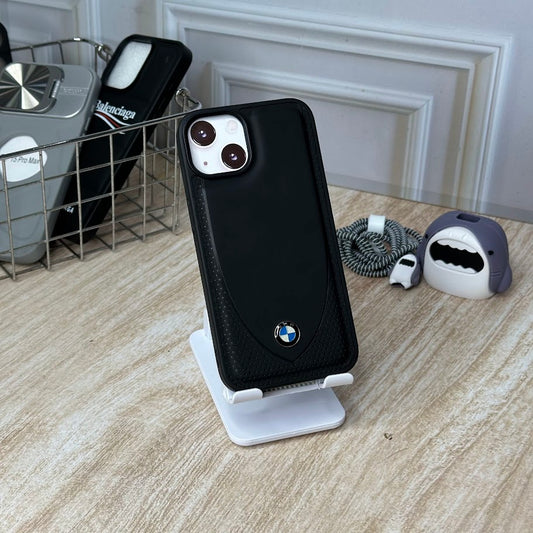 BMW estilo en fibra y cuero negro IPH 14/15 PLUS