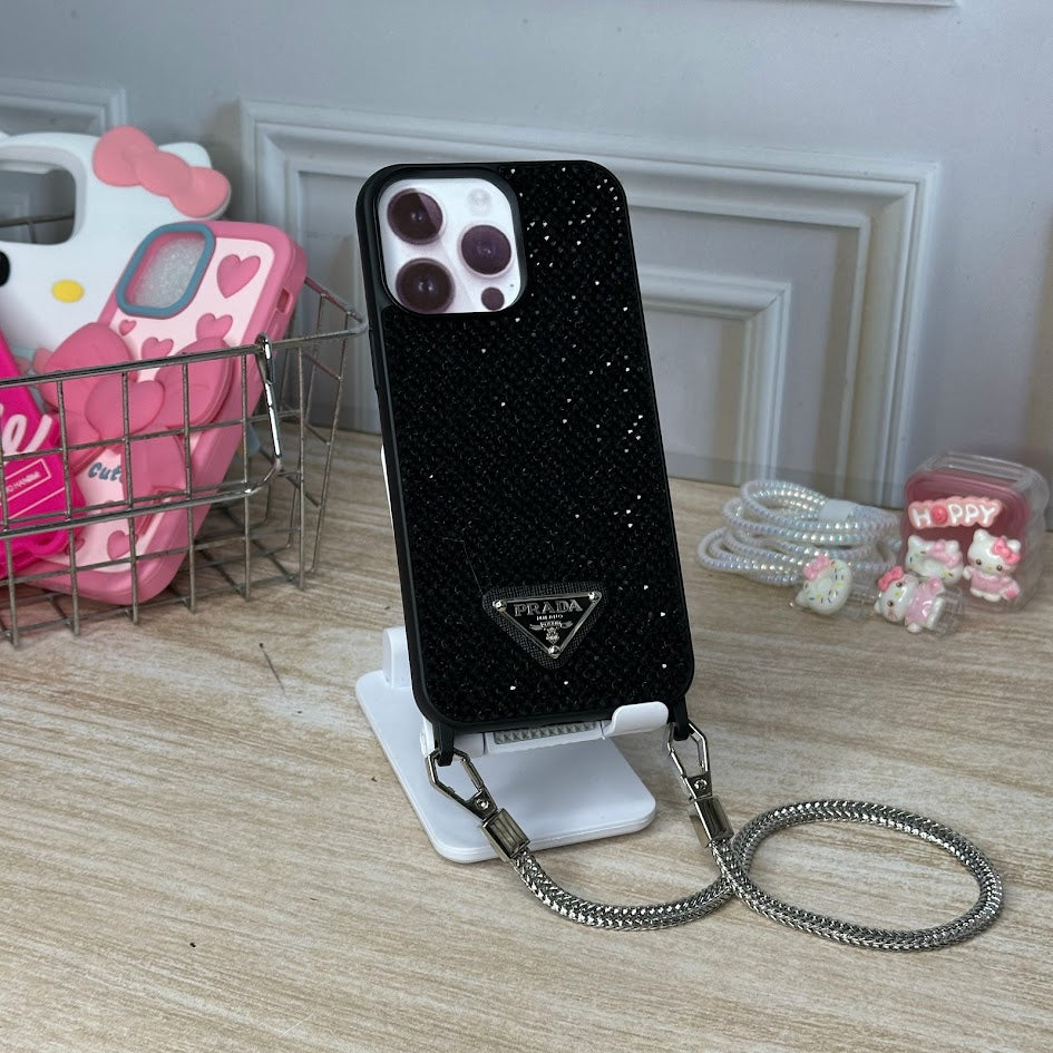 Prada brillante negro + strap IPH 14 PRO MAX