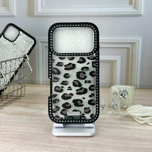 Animal print negro IPH 17 PRO