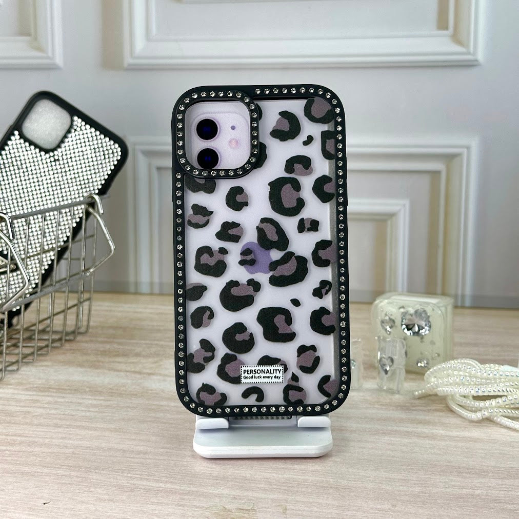 Animal print negro IPH 11