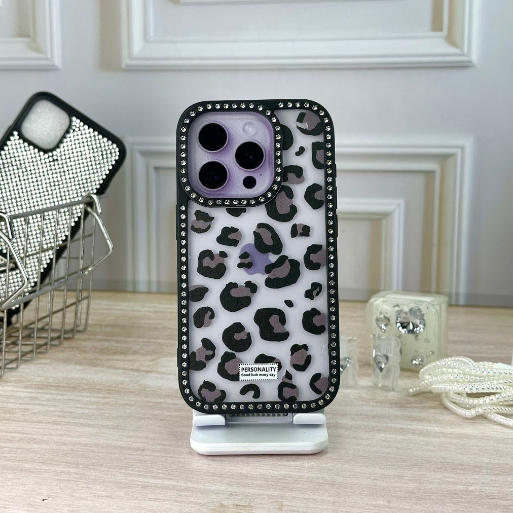 Animal print negro IPH 15 PRO