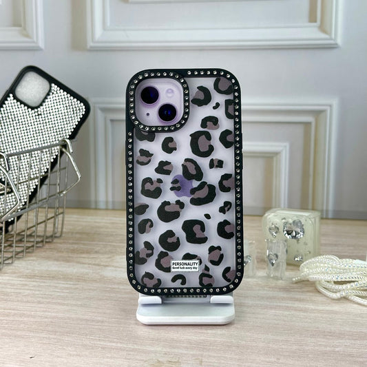 Animal print negro IPH 15