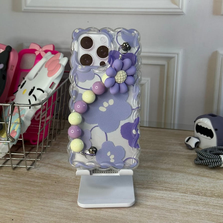 Flores y colgante lila IPH 16 PRO MAX